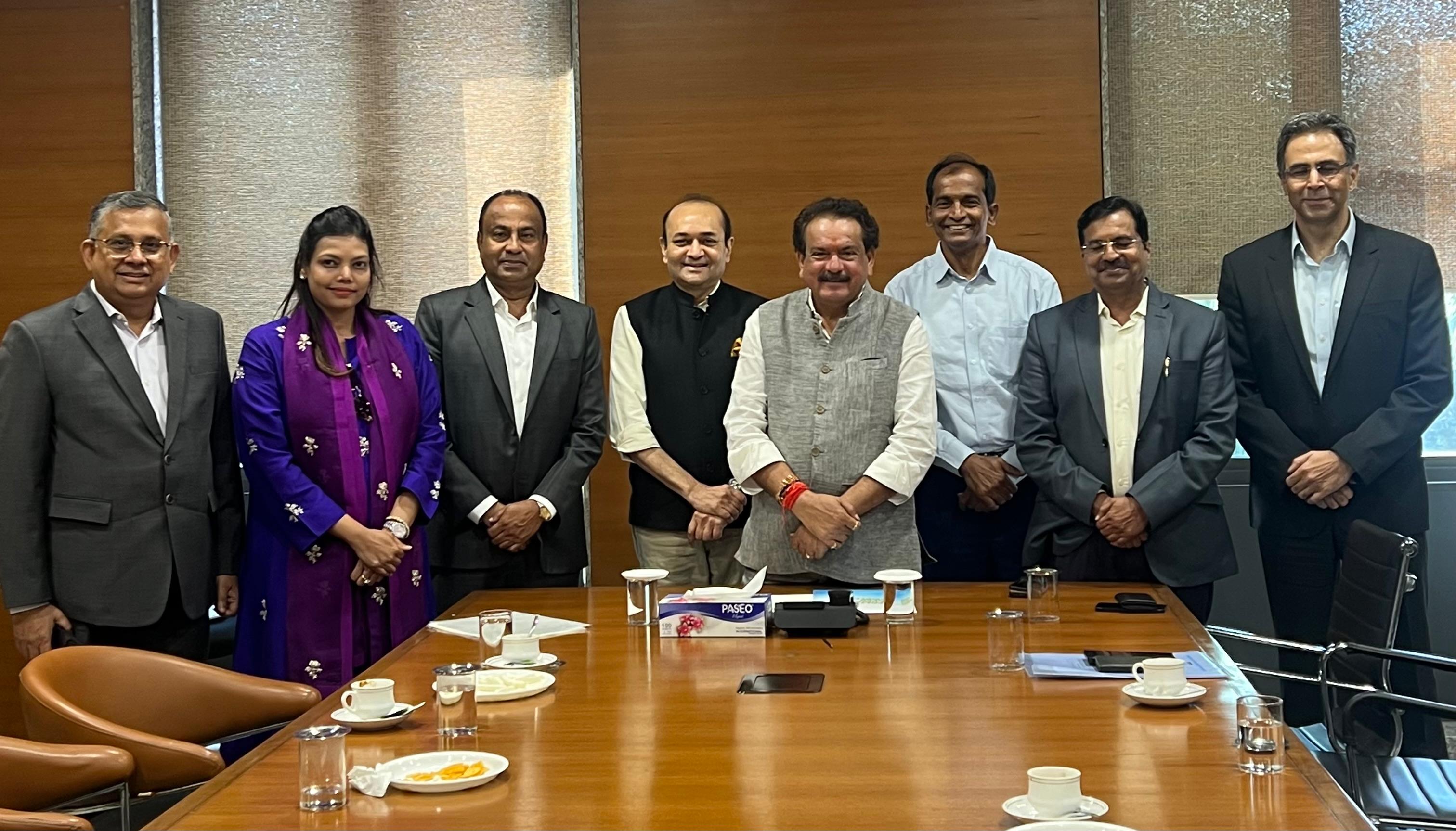 Main-VVIMA-members-with-Minister-of-State-Prof-S-P-Singh-Baghel-Department-of-Animal-Husbandry-Dairying-